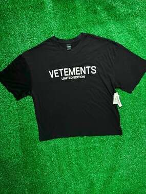 VETEMENTS Limited Edition Logo T-Shirt Black 2XL